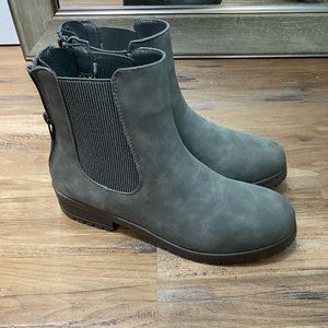 Women’s Maurice’s Brand booties!
